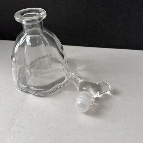 Beautiful Clear Glass Decanter w/ Glass Bird Stopper Scalloped Circular Bottom - Picture 4 of 8